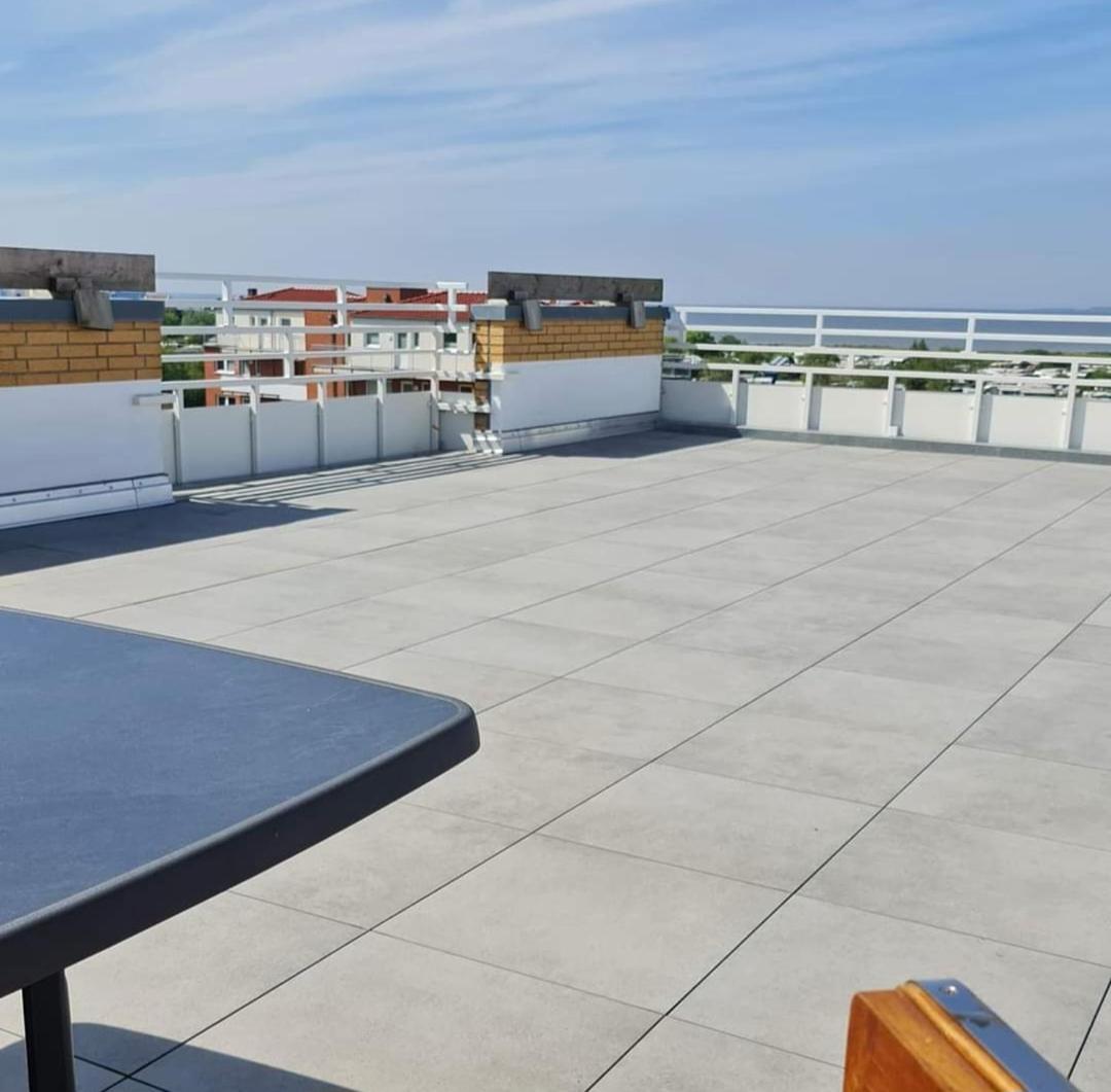 Strandloft Cuxhaven Im Haus Frauenpreiss Sahlenburg - Strandnah - 2 Hunde Willkommen -Schwimmbad - Sauna - Direkt Am Wald - Dachterrasse Mit Blick Nach Neuwerk Kültér fotó